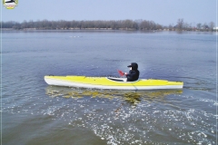 Sam w kajaku