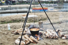Kociołek na plaży Poniatówka
